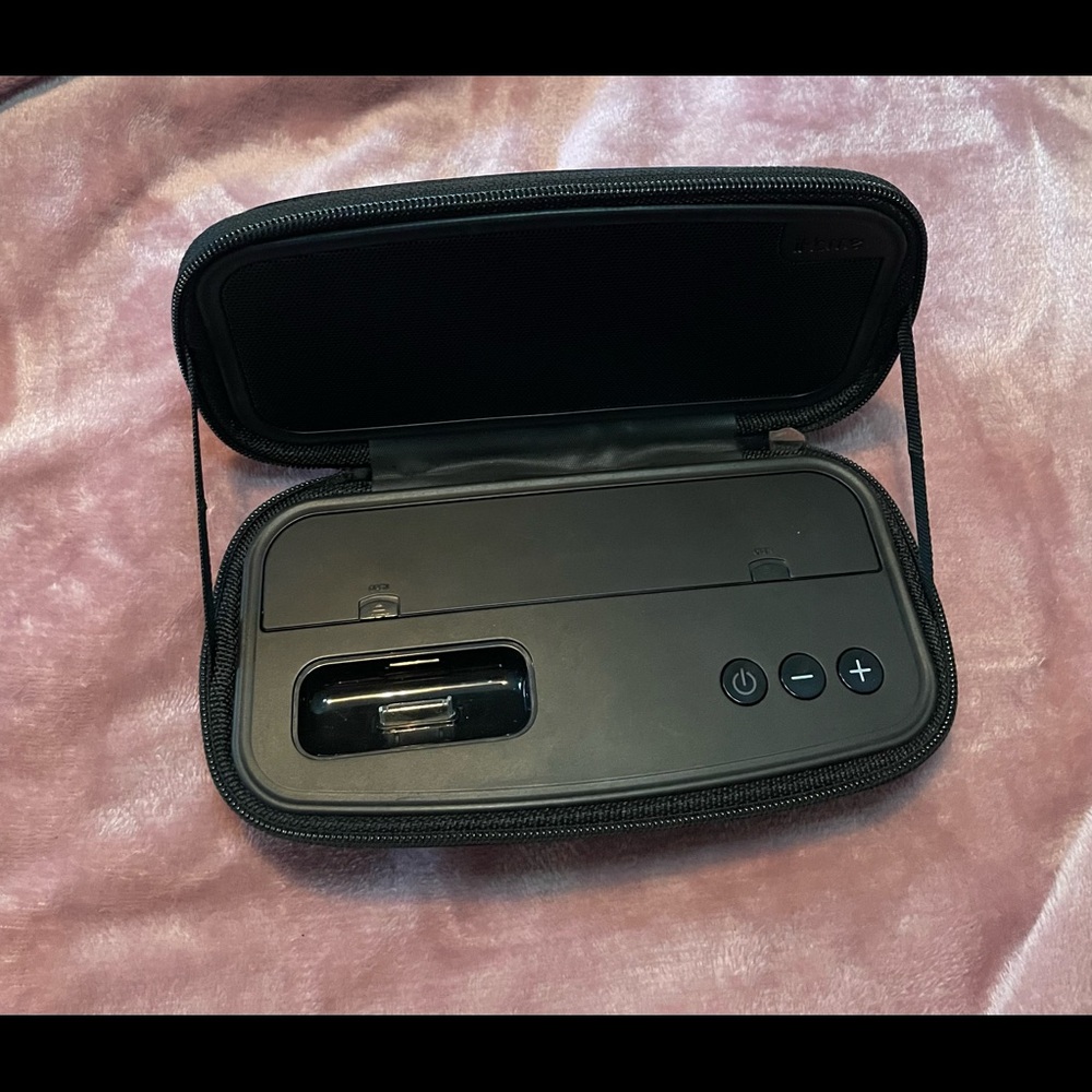 iPod speaker case/use with any speaker cord! Used